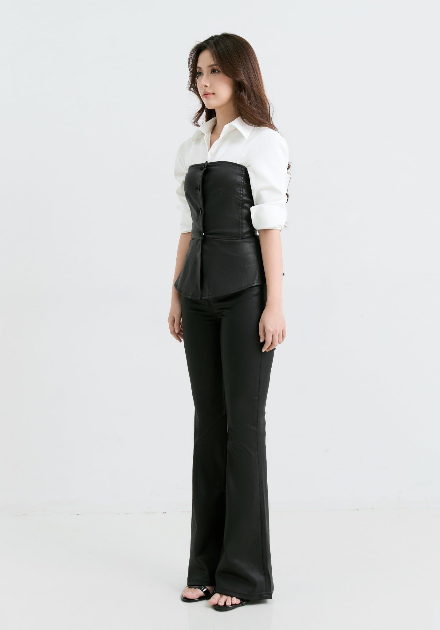 QUẦN DÀI NỮ DENIM COATING ĐEN FORM FLARED - 225WD2084B1