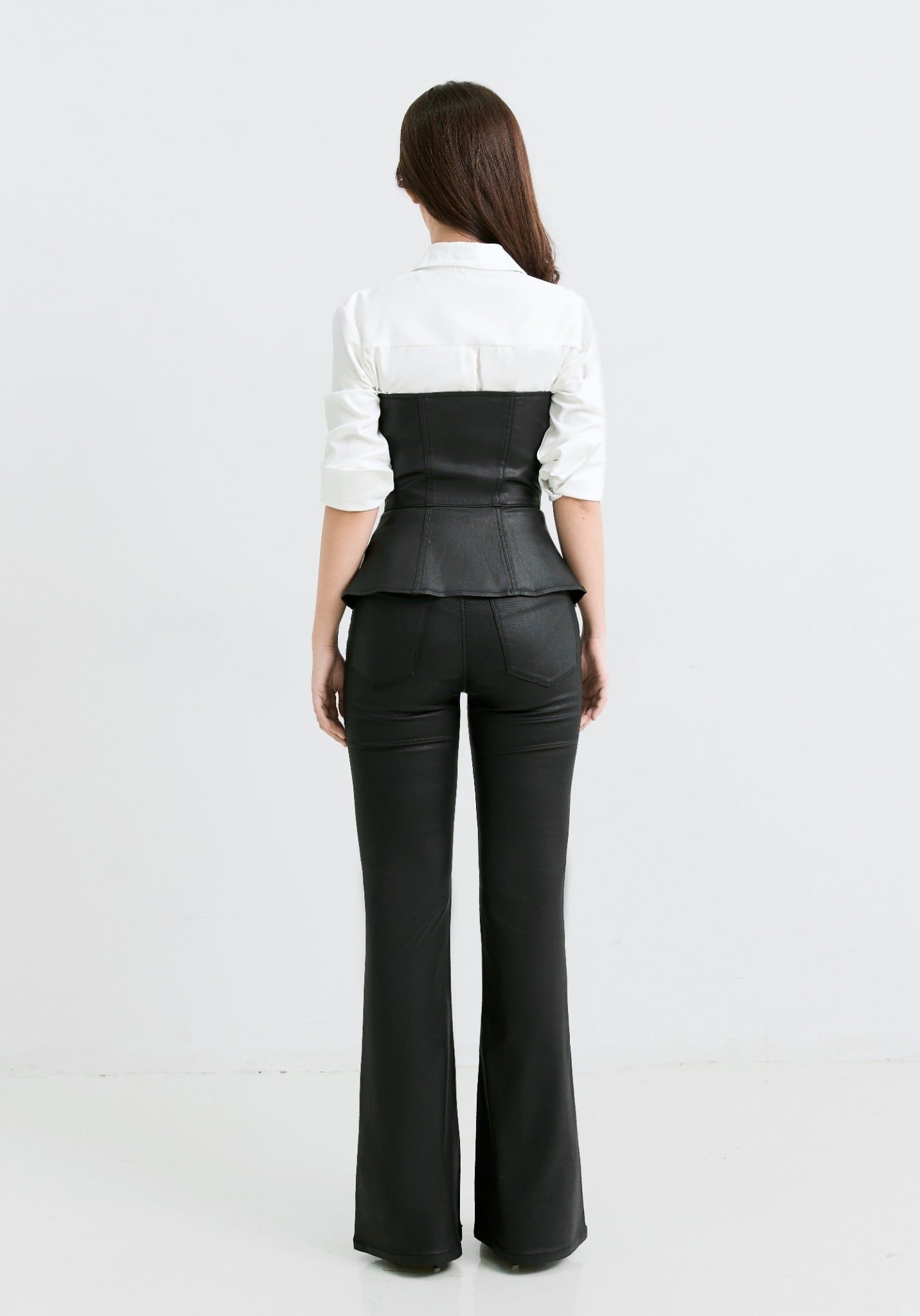 QUẦN DÀI NỮ DENIM COATING ĐEN FORM FLARED - 225WD2084B1