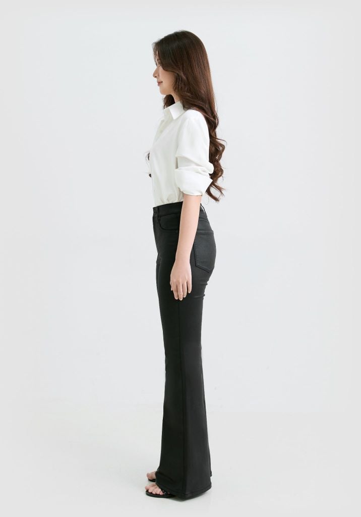 QUẦN DÀI NỮ DENIM COATING ĐEN FORM FLARED - 225WD2084B1