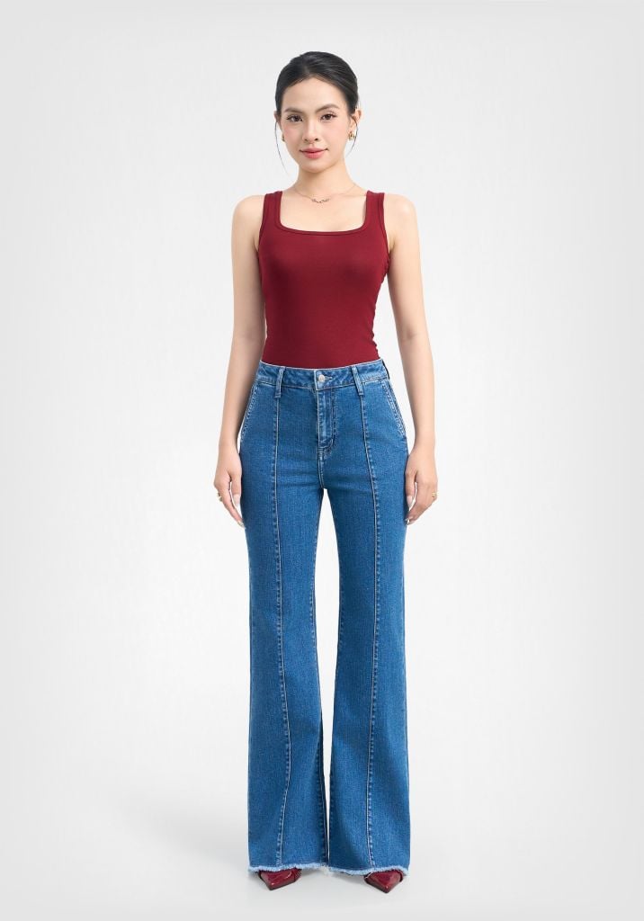 QUẦN JEANS NỮ DÁNG LOE MÀU XANH ĐẬM, TÚI XÉO, DIỄU MÍ GIỮA THÂN TRƯỚC - 225WD2084F3