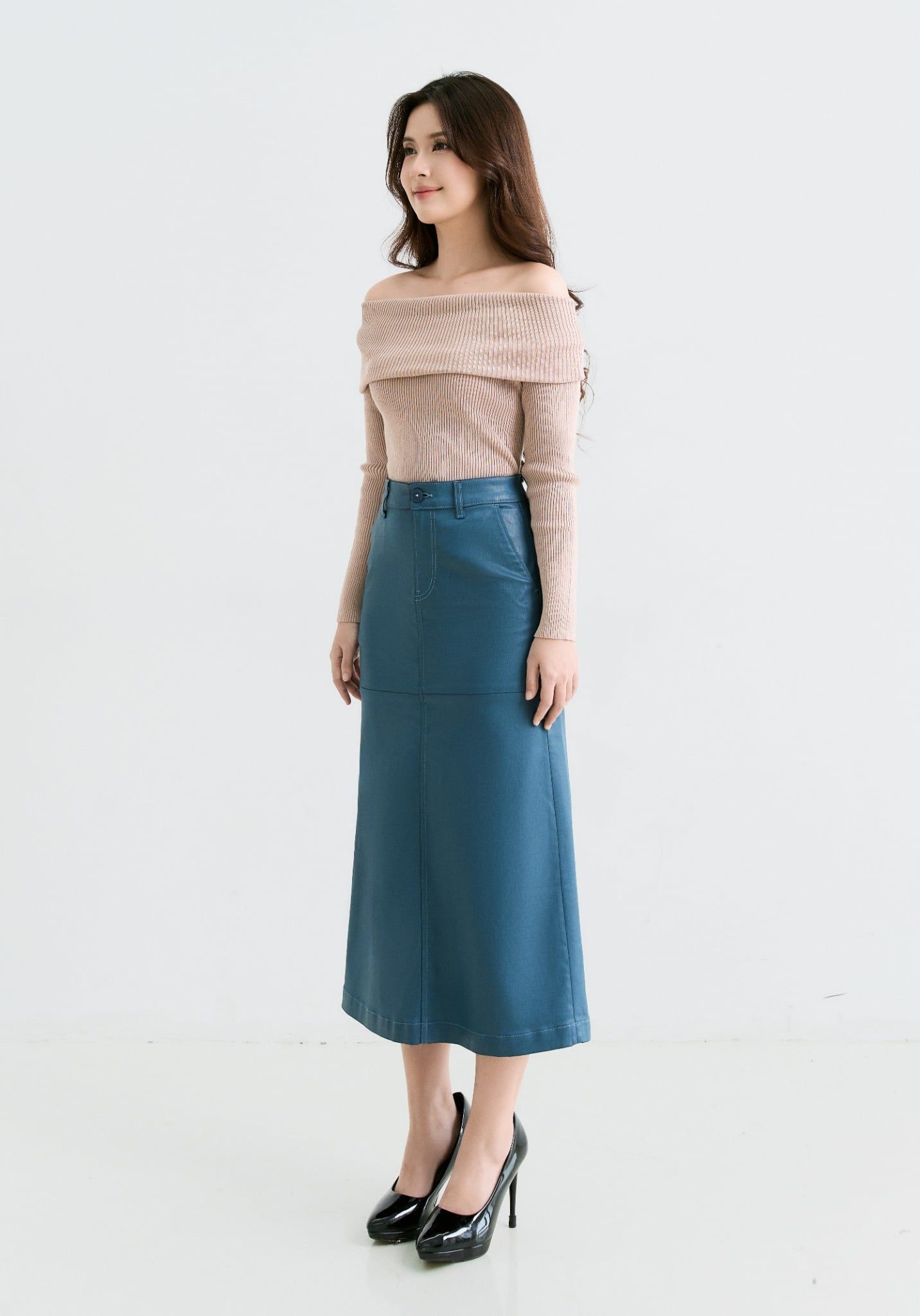VÁY NỮ DENIM COATING XANH FORM MIDI - 225WD2116F1