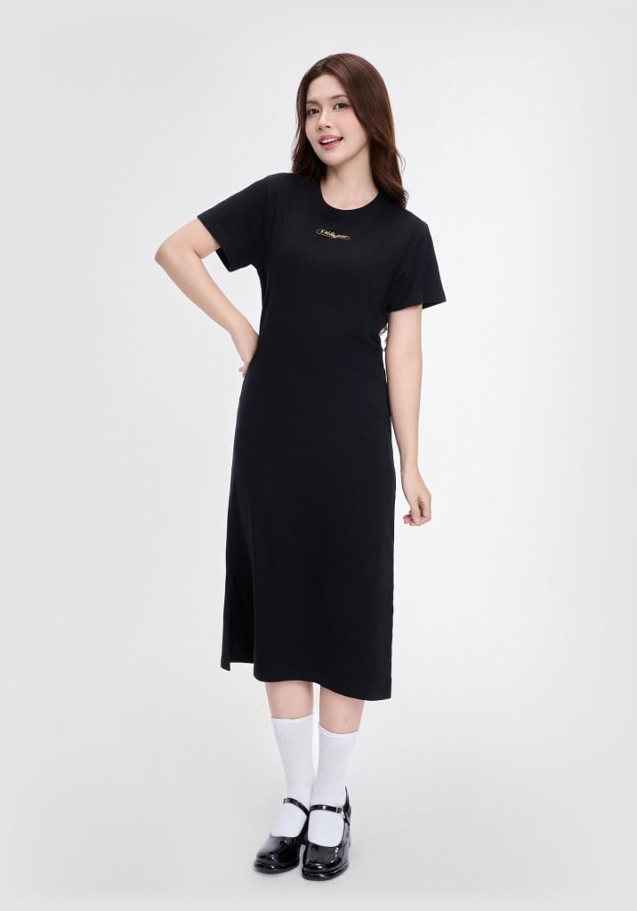 ĐẦM THUN NỮ DÁNG SUÔNG DÀI XẺ TÀ 2 BÊN MÀU ĐEN IN CHỮ KÝ V-SIXTYFOUR - 225WN2128B1