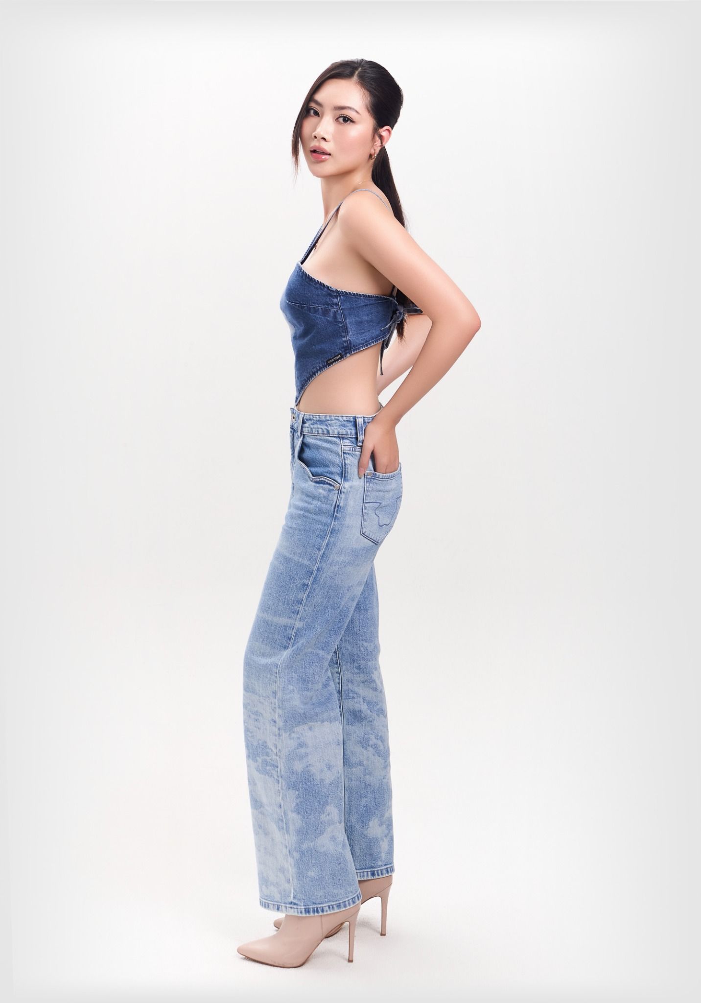 Quần Jeans Nữ Dáng Relax Cách Điệu Túi Trước Laser Mây Trời - 223WD1080F2