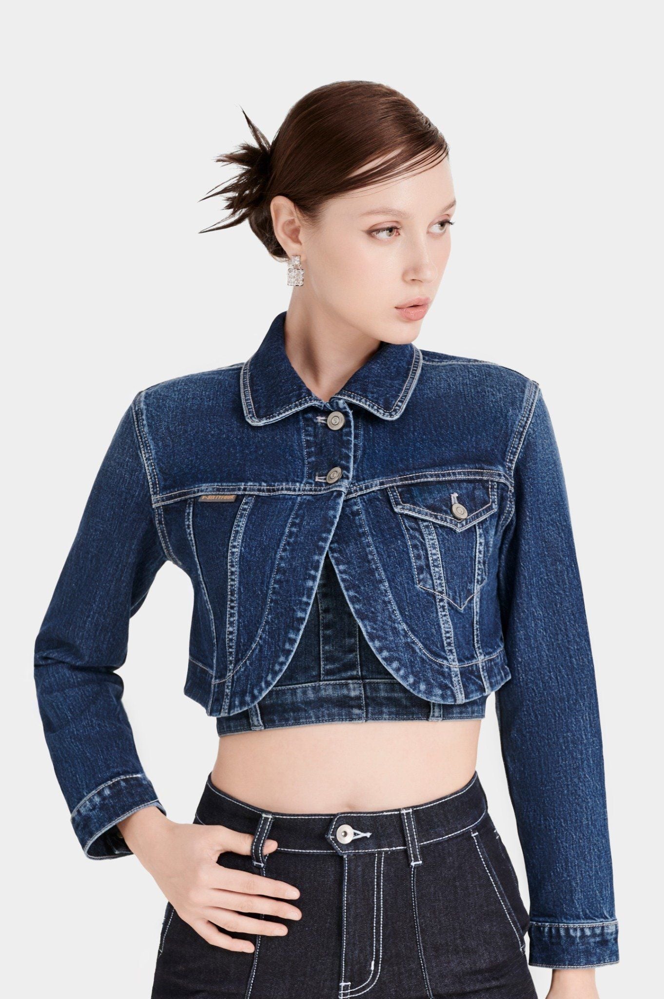 Áo Khoác Denim Nữ Croptop Dài Tay Màu Xanh Đậm. Women's Long Sleeve Crochet Denim Jacket Dark Blue - 223WD2042F2