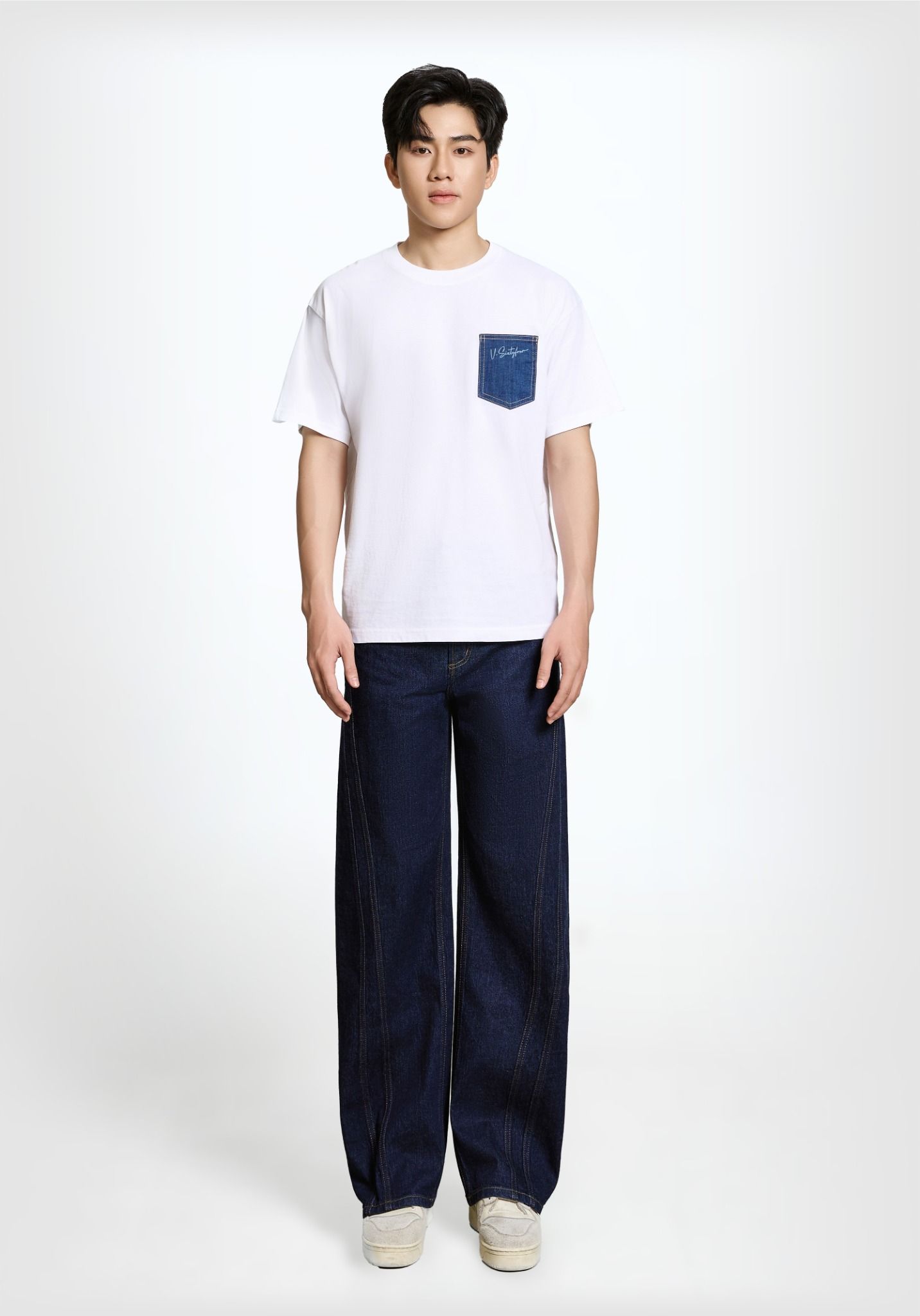 ÁO THUN NAM OVERSIZE TRẮNG ĐẮPTÚI DENIM LASER CHỮ KÝ V-SIXTYFOUR - 225MN3023B2