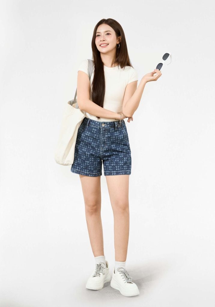 QUẦN SHORTS JEAN DÁNG RỘNG, TÚI XÉO MÀU MED BLUE LASER - 126WD1103F1