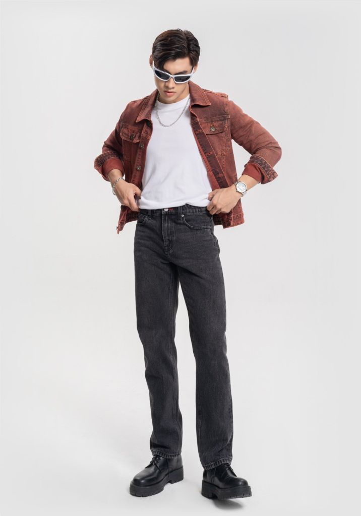 Quần Jeans Nam Dáng Suông Màu Xám Phối Chỉ Đỏ. Red Thread Grey Straight Jeans - 222MD3083B1