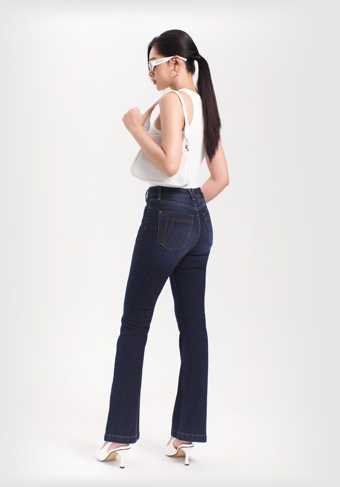 Quần Dài Nữ Dáng Loe Màu Med Blue  - Med Blue Flared Women's Jeans - 124WD2084B1