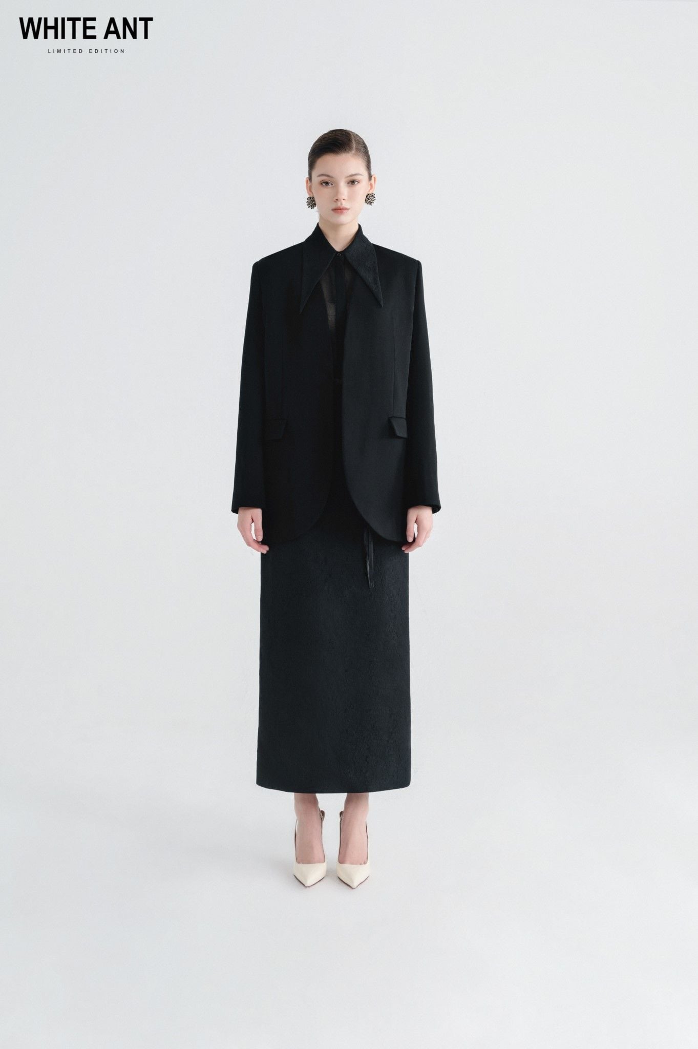 PERA SINGLE- BREASTED COLLARLESS BLAZER