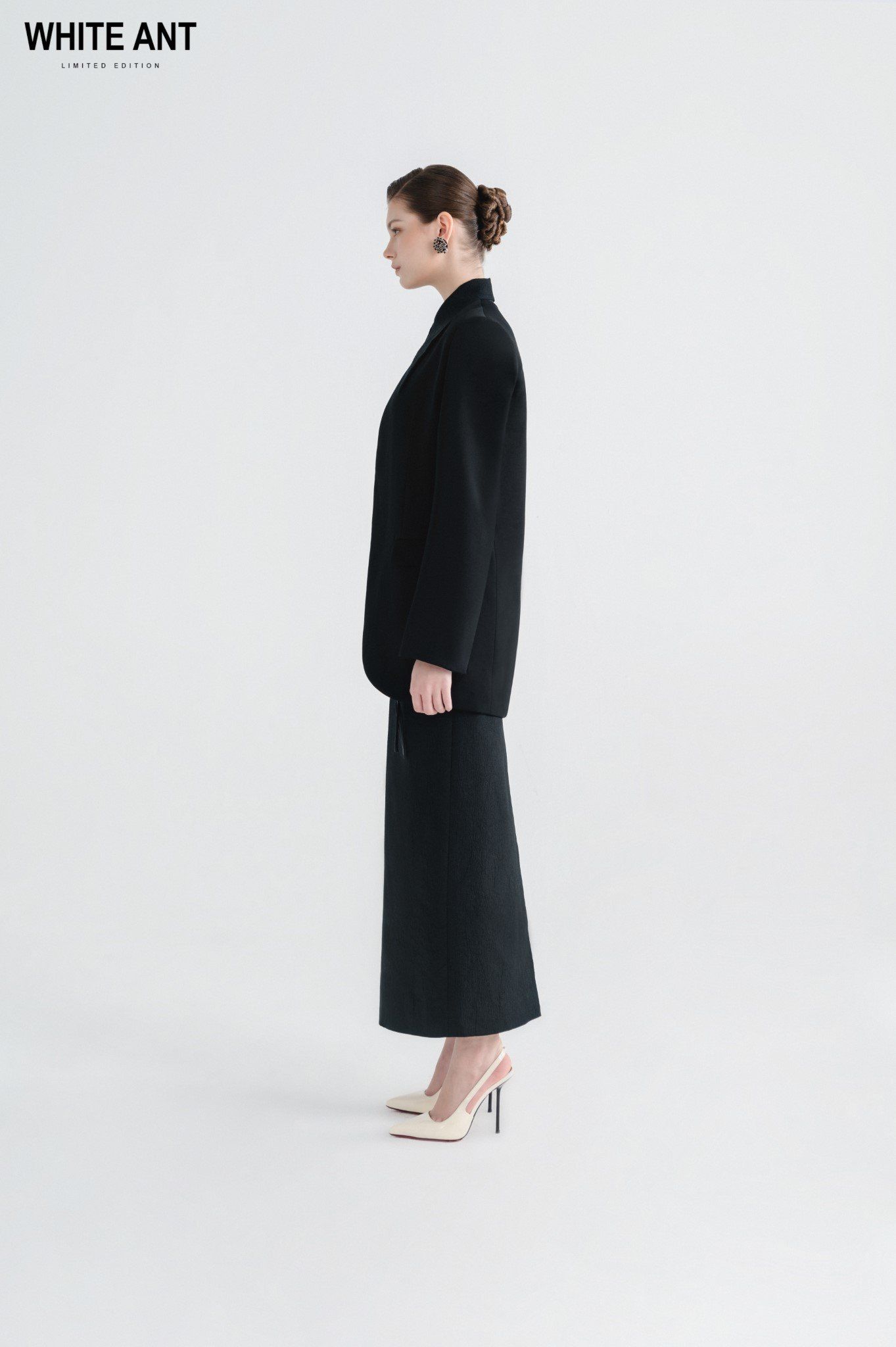 PERA SINGLE- BREASTED COLLARLESS BLAZER