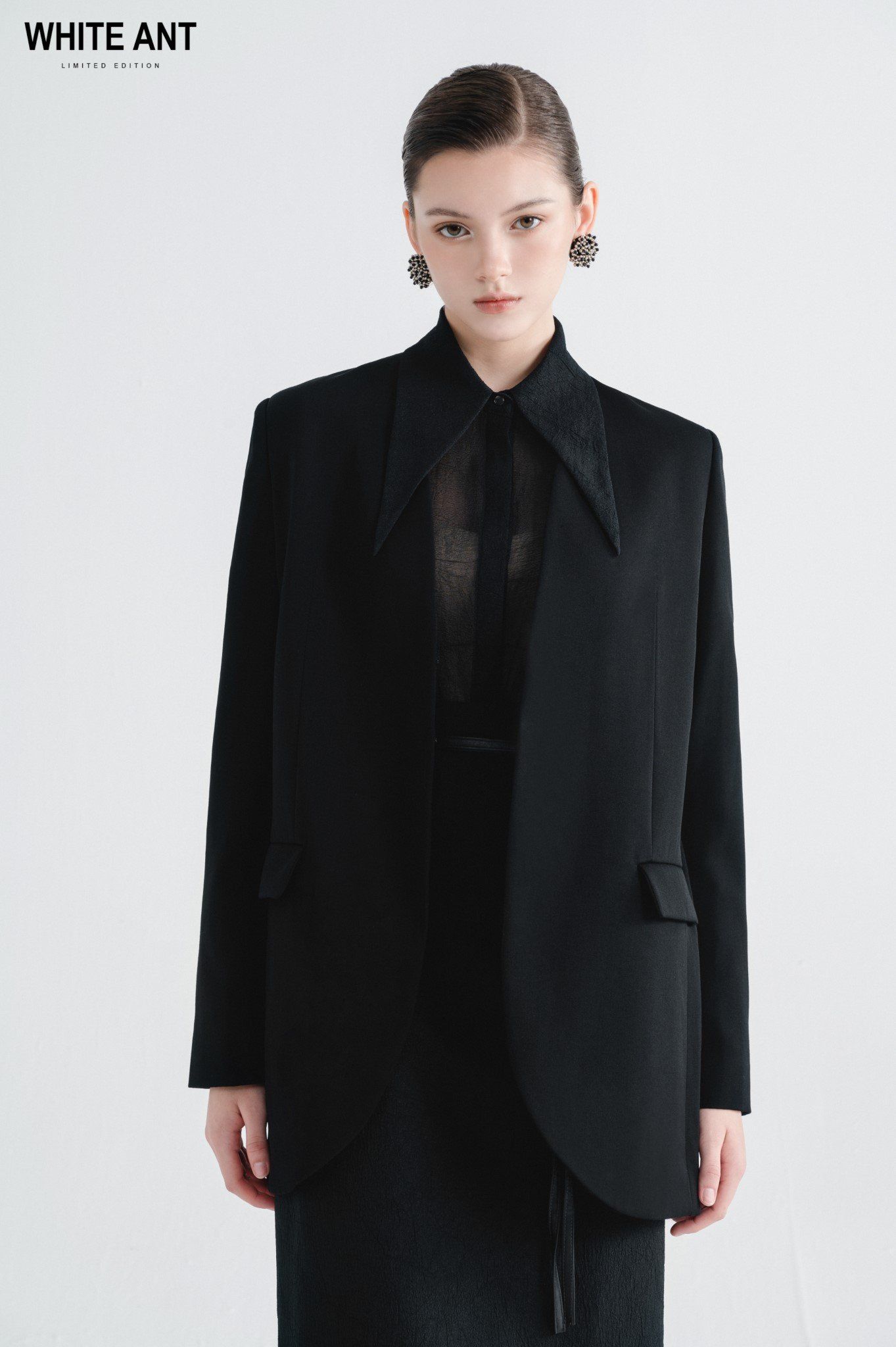 PERA SINGLE- BREASTED COLLARLESS BLAZER