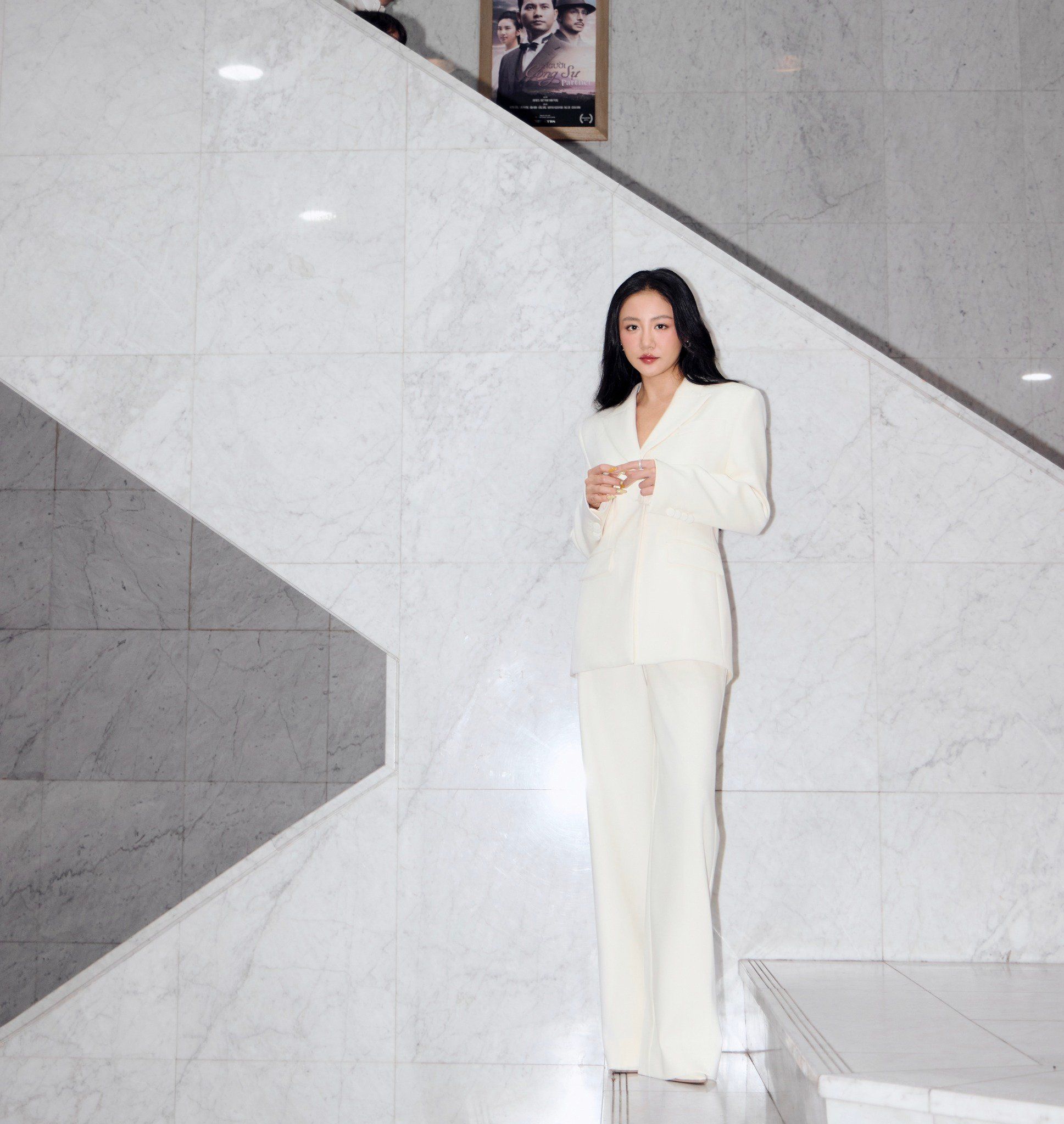 Văn Mai Hương X CAMILLA BLAZER x NORA PANTS