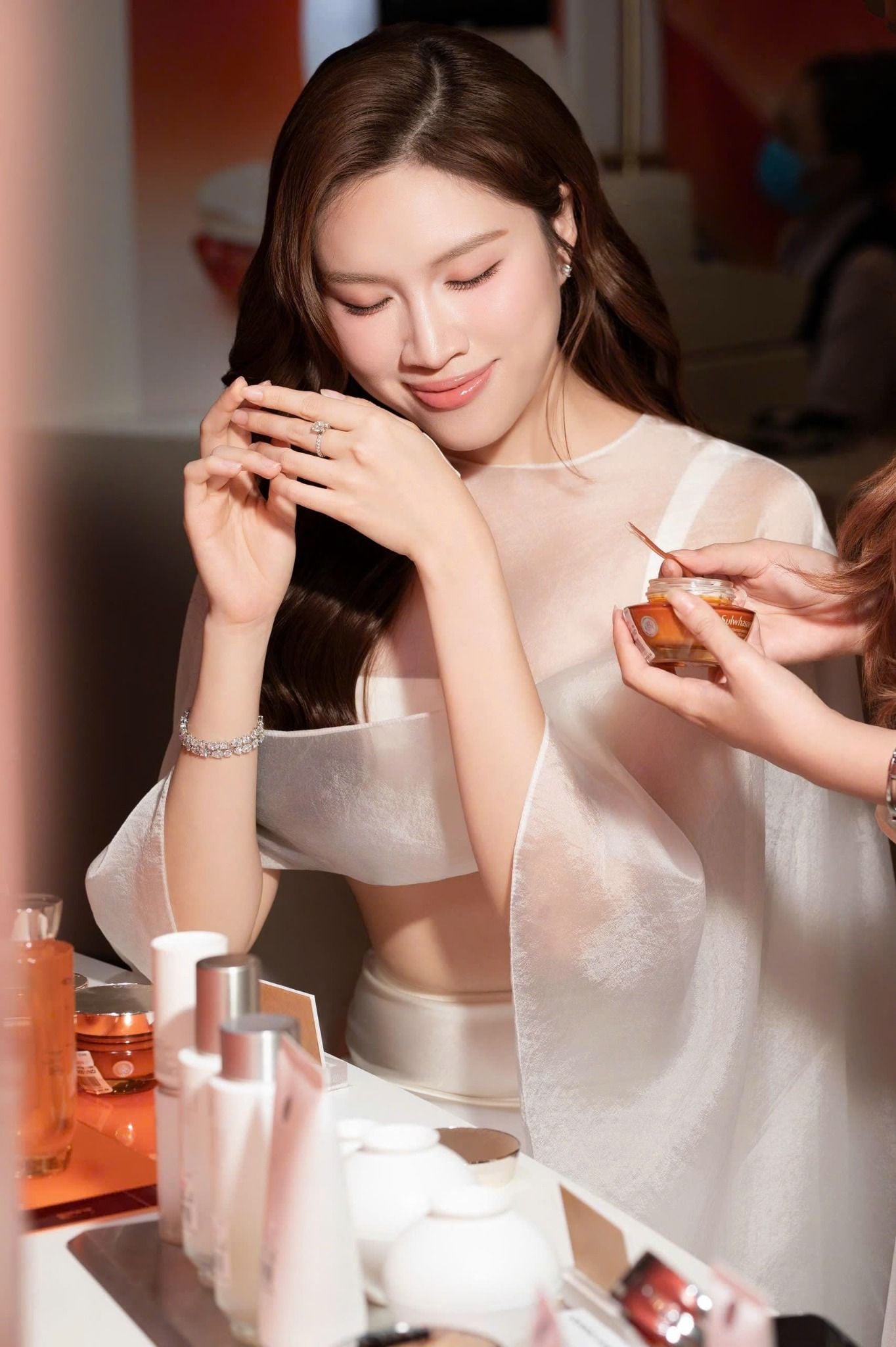 Thanh Thanh Huyền X AMI CAPE & JAZZI TOP & HISM SKIRT