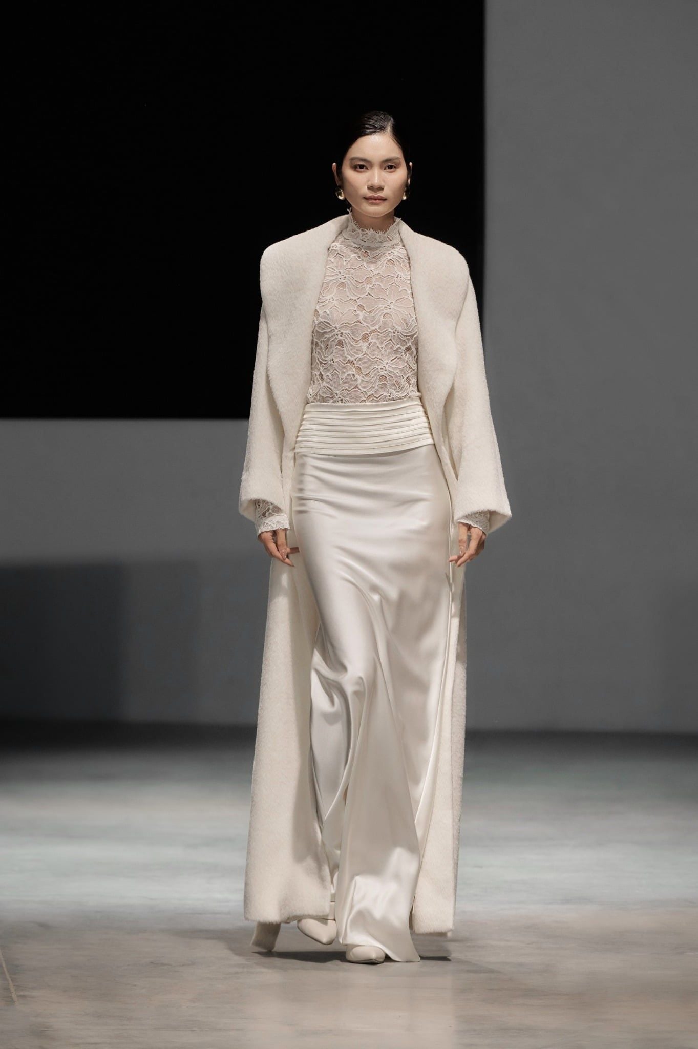 RUCHED WAIST COLUMN SKIRT