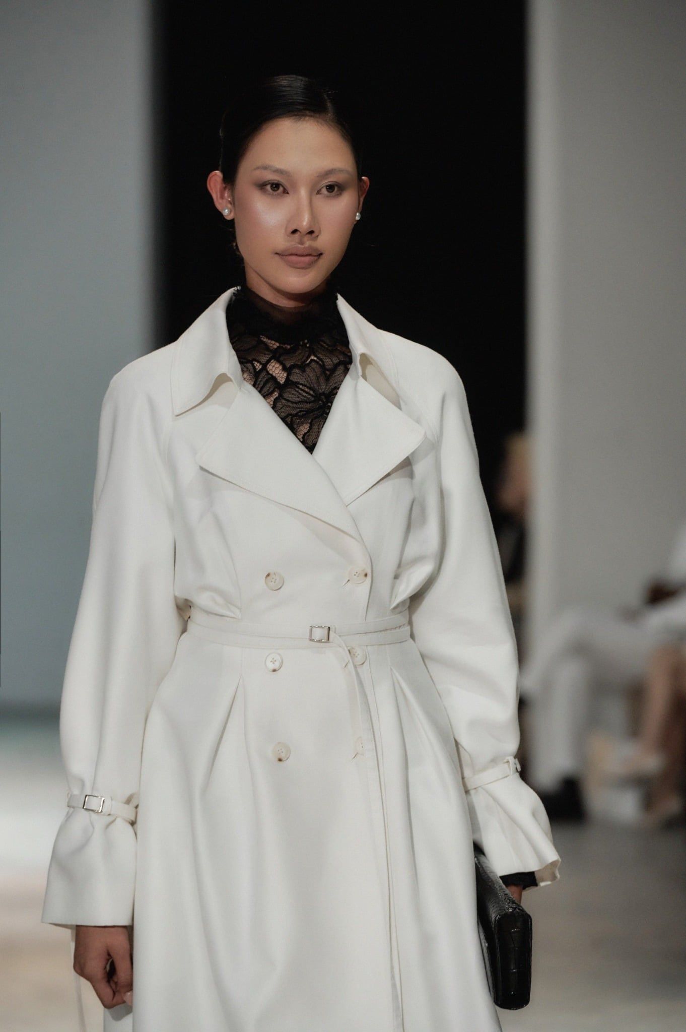 VELOURA DOUBLE-BREASTED COAT