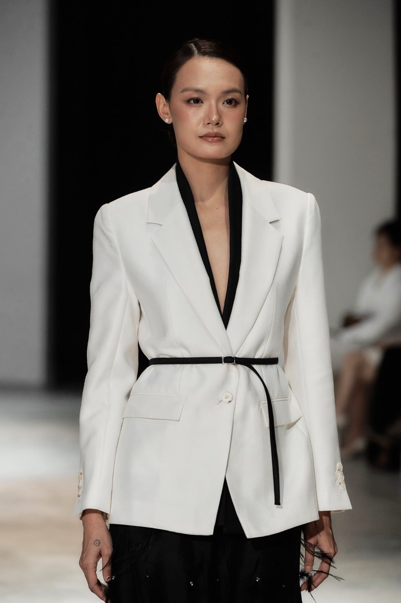 ODILE DOUBLE-LAYER NECK BLAZER