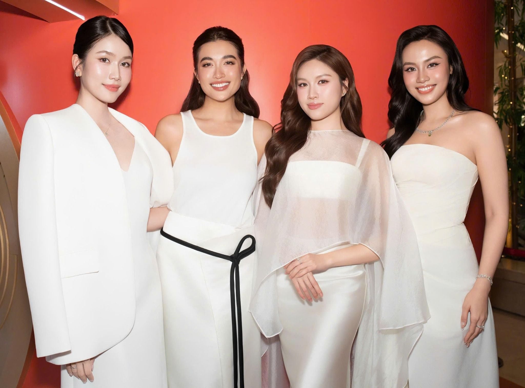 Thanh Thanh Huyền X AMI CAPE & JAZZI TOP & HISM SKIRT