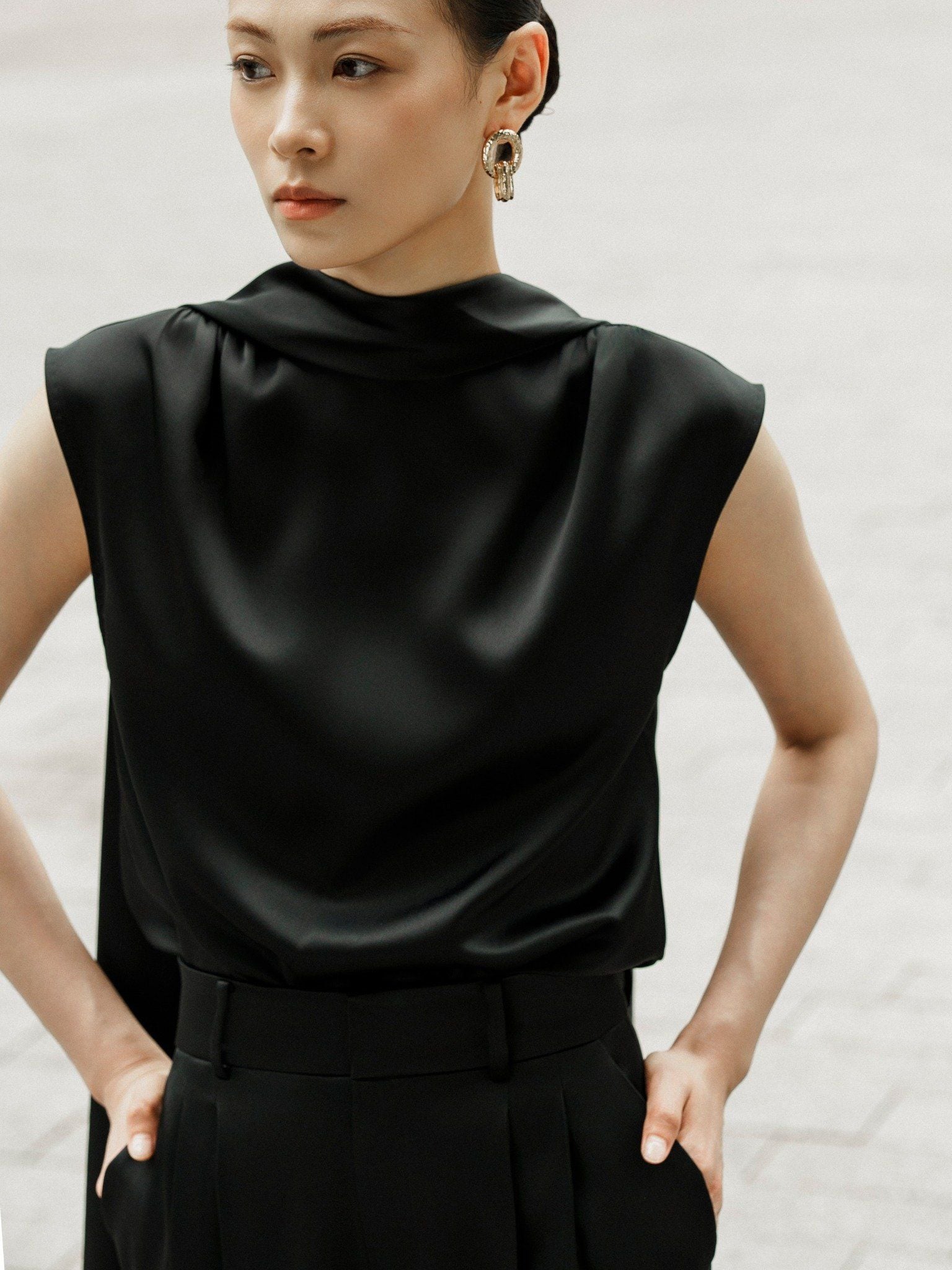 YANNE SILK SLEEVELESS BLOUSE