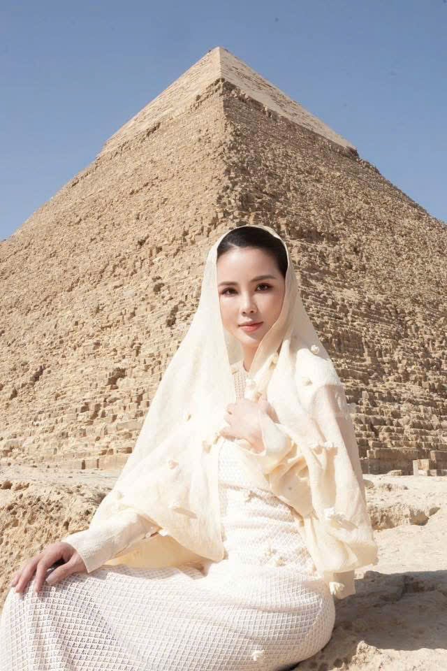  Thanh Thu Lê X ELIE EMB TOP & CLIO DRESS 