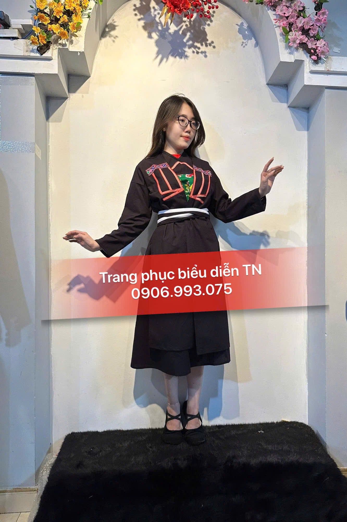 DT38  - Trang phục Dân Tộc La Chí Vải Chàm