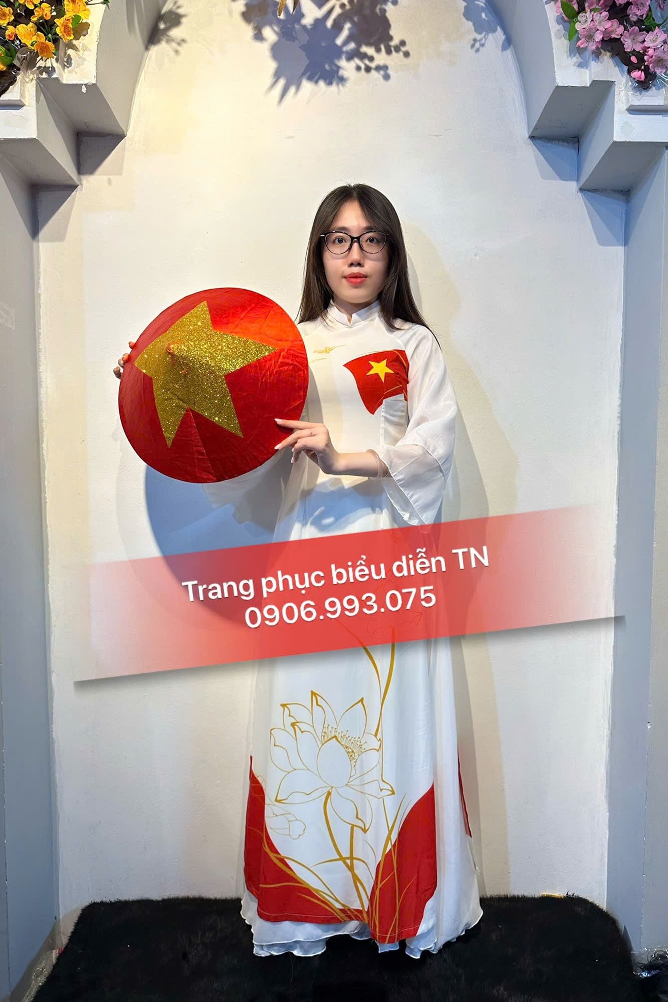 AD09 - Trang Phục Áo Dài Nữ Trắng In Cờ