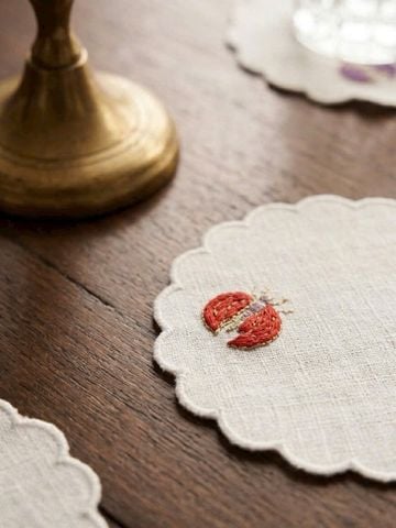  Lót ly tròn Thêu tay màu 