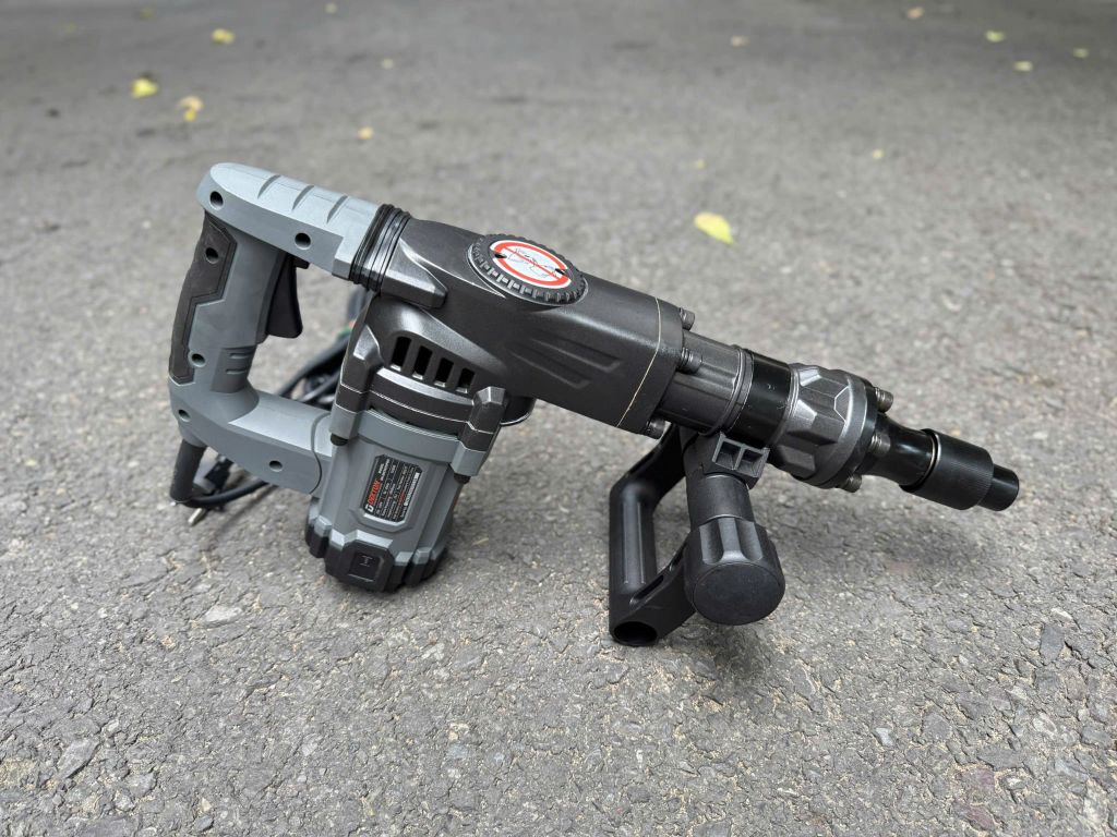 may-duc-be-tong-17mm-dekton-dk-dh3505pro-hammer