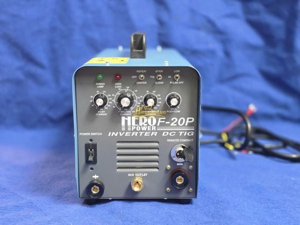 Mặt trước máy hàn TIG DC Inverter Hero F-20P với bảng điều khiển và các cổng kết nối.