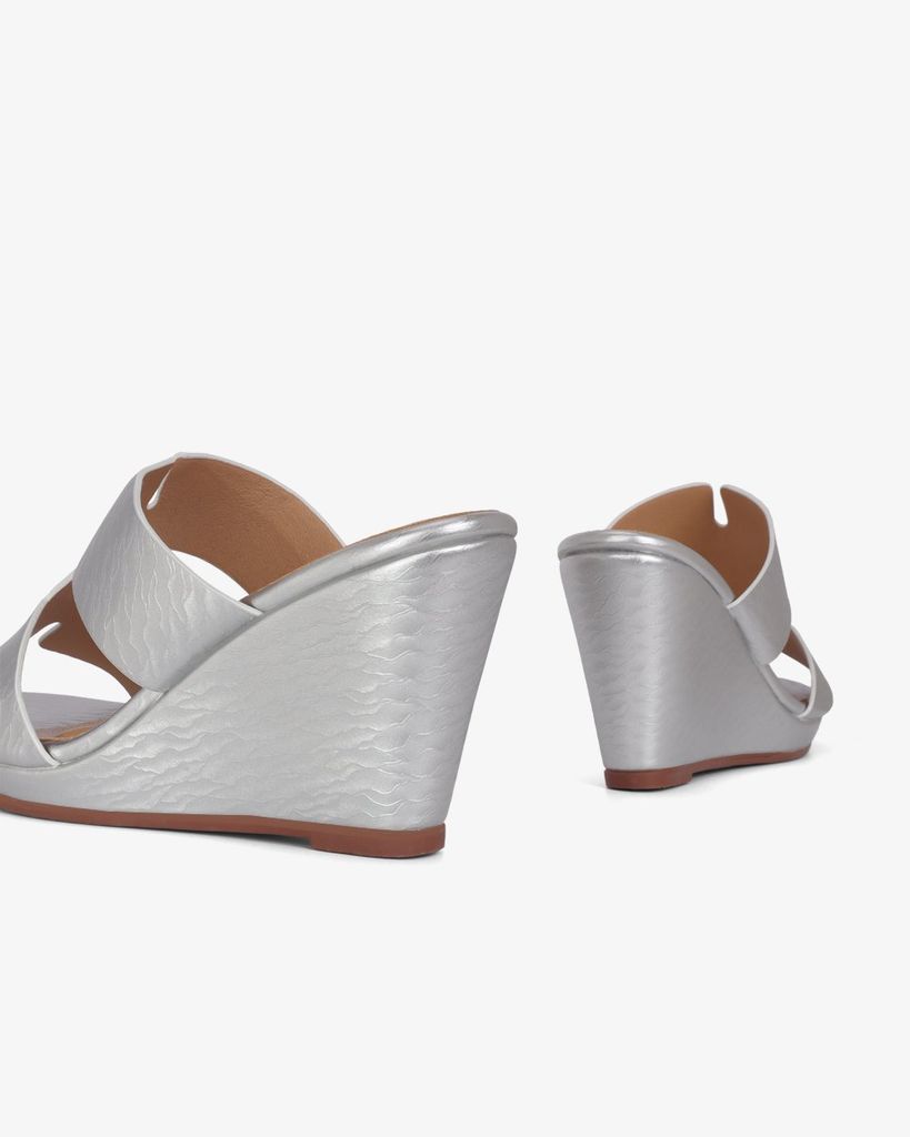 Dép Đế Xuồng Hạnh Dung Quai Chữ H 9cm HD02256AB