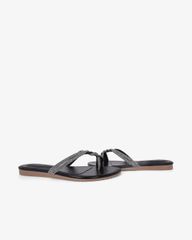 Dép Xẹp Hạnh Dung Quai Xỏ Ngón Đan Chéo HD02249AB