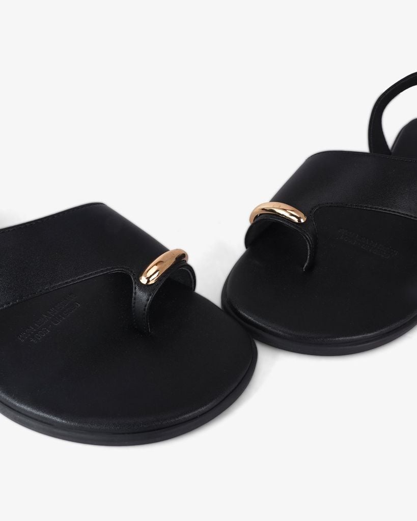 Sandal Xẹp Hạnh Dung Xỏ Ngón Khóa Vàng HD1074BN