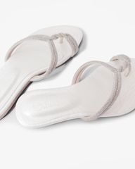 Dép Xẹp Hạnh Dung Quai Xỏ Ngón Đan Chéo HD02249AB