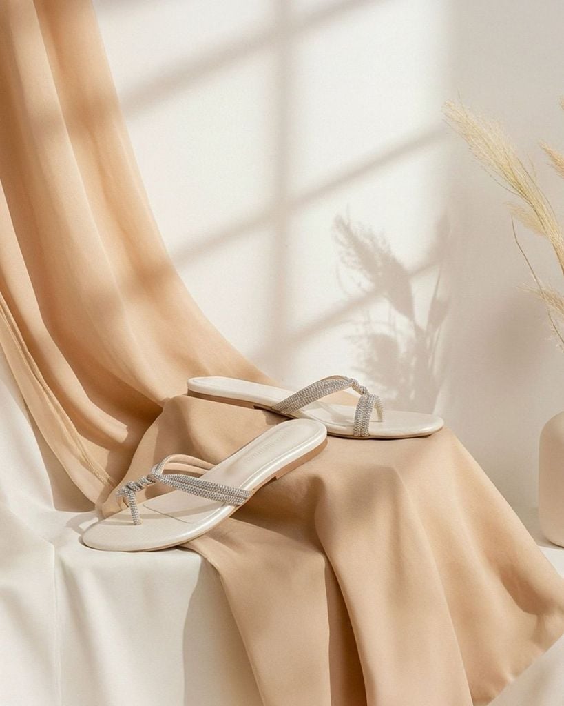 Dép Xẹp Hạnh Dung Quai Xỏ Ngón Đan Chéo HD02249AB