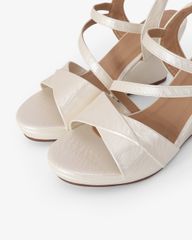 Sandal Đế Xuồng Hạnh Dung Quai Đắp Mảnh Chéo 9F HD02258AB