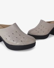 Dép Bít Mũi Hạnh Dung Da Đục Lỗ HD041026AD