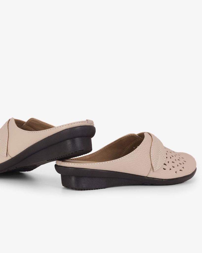 Dép Bít Mũi Hạnh Dung Đục Lỗ Quai Ngang HD041112AD