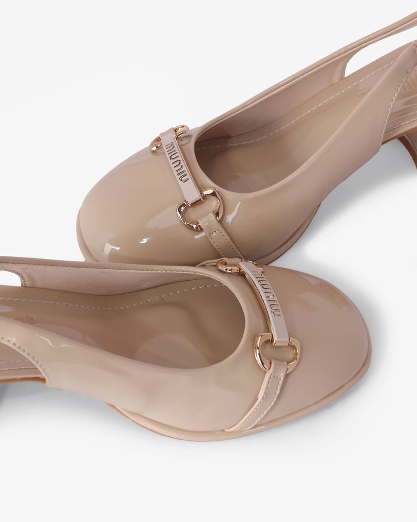 Giày Sandal Hạnh Dung Bít Mũi Khóa Niu Niu HD0934AS