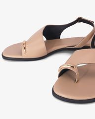 Sandal Xẹp Hạnh Dung Xỏ Ngón Khóa Vàng HD1074BN