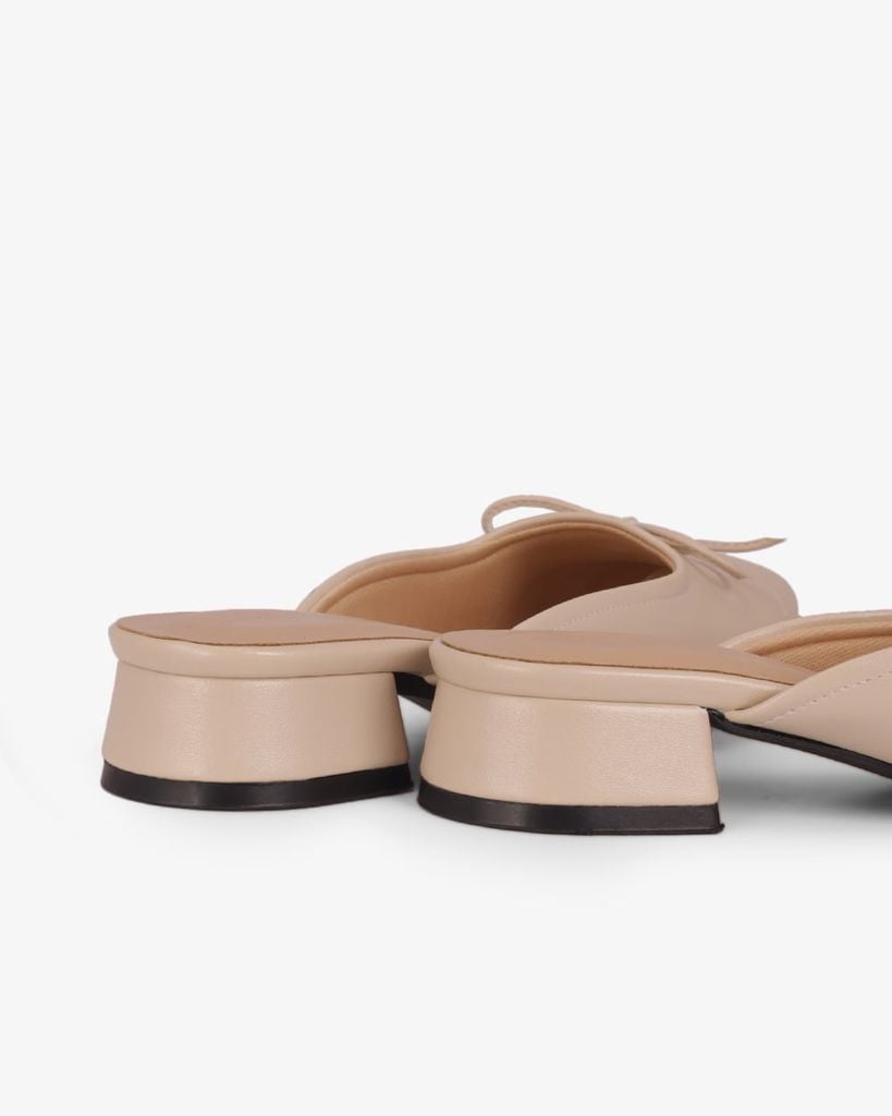 Dép Bít Mũi Hạnh Dung Nơ Mảnh Kèm Khóa Hoa Vàng HD12301AM