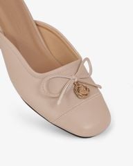 Dép Bít Mũi Hạnh Dung Nơ Mảnh Kèm Khóa Hoa Vàng HD12301AM