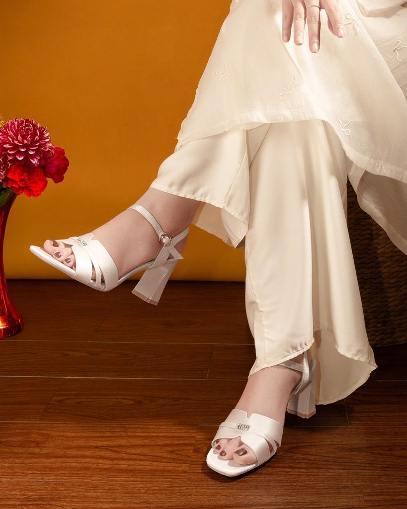 Sandal Cao Gót Hạnh Dung Bản Khoét Khóa Chữ HD27321BI