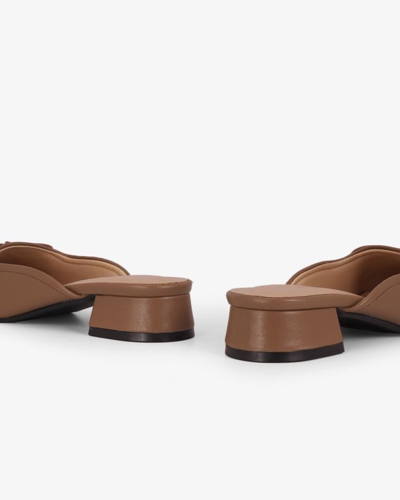 Dép Bít Mũi Hạnh Dung Nơ Mảnh Kèm Khóa Hoa Vàng HD12301AM