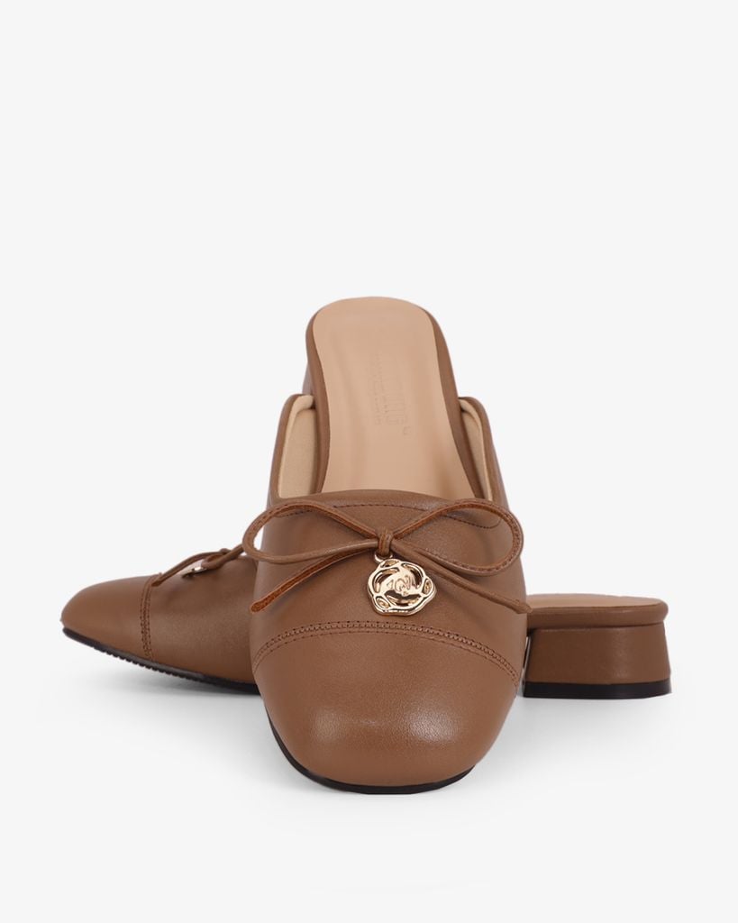 Dép Bít Mũi Hạnh Dung Nơ Mảnh Kèm Khóa Hoa Vàng HD12301AM