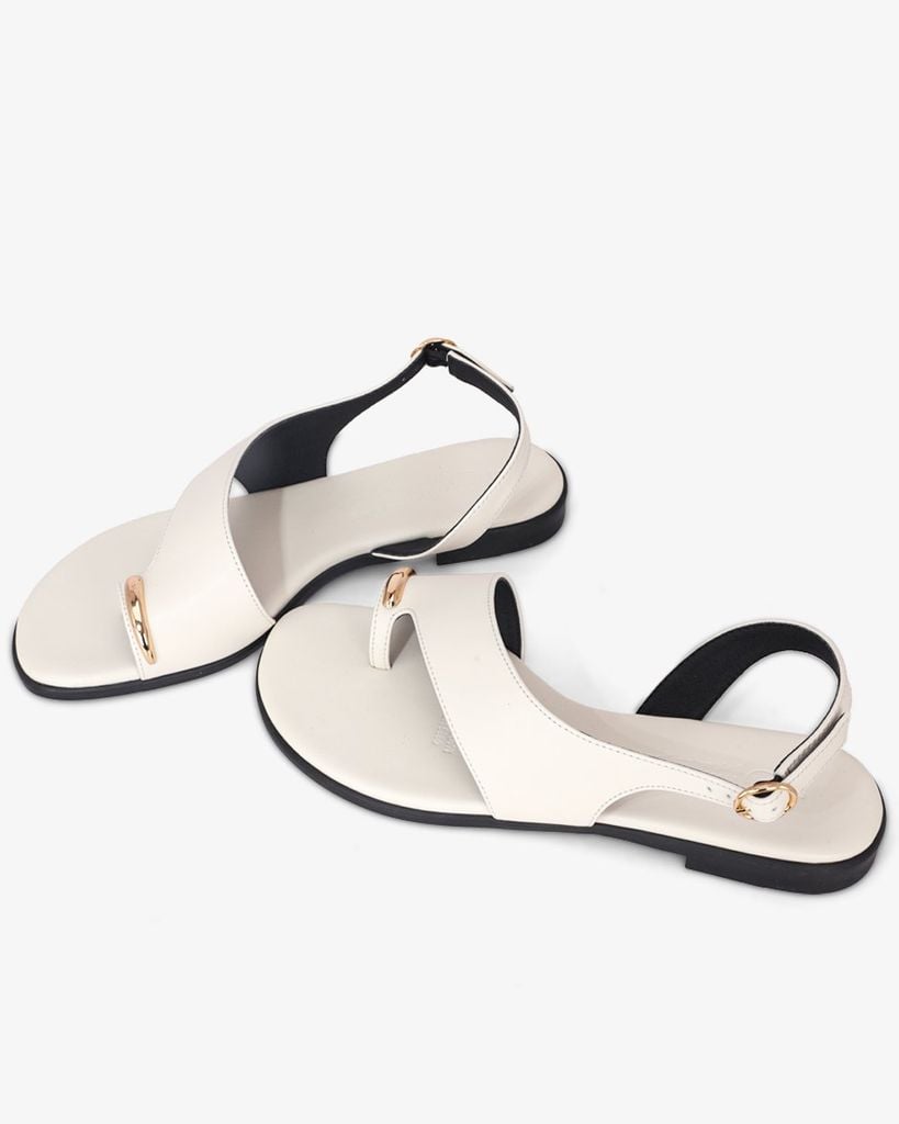 Sandal Xẹp Hạnh Dung Xỏ Ngón Khóa Vàng HD1074BN