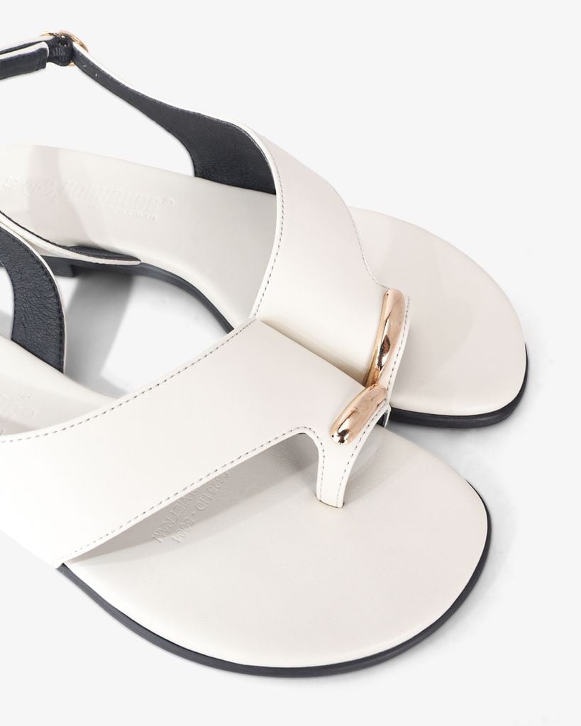 Sandal Xẹp Hạnh Dung Xỏ Ngón Khóa Vàng HD1074BN