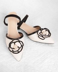 Giày Sandal Hạnh Dung Bít Mũi Hoa Ngọc Trai HD1133AV