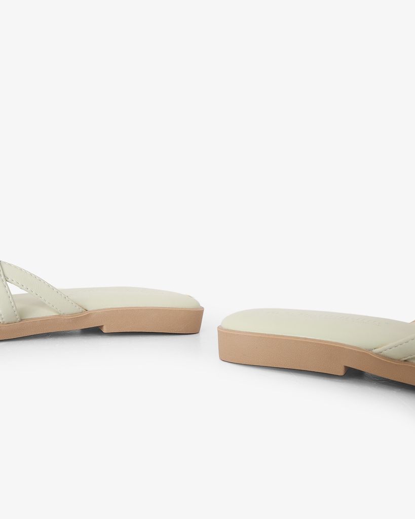 Dép Xẹp Hạnh Dung Ba Quai Mảnh Khóa Xoàn HD27330BI