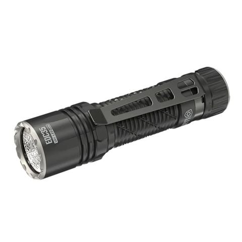 den-pin-tac-chien-sieu-sang-nitecore-edc35