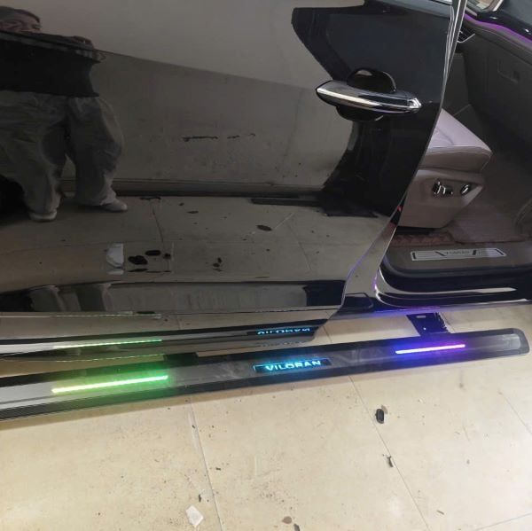 Bậc điện lên xuống tự động xe Volkswagen Viloran