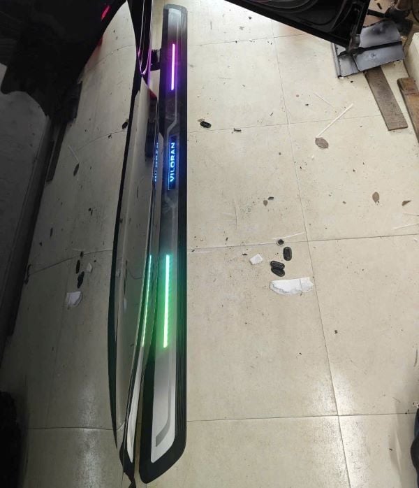 Bậc điện lên xuống tự động xe Volkswagen Viloran